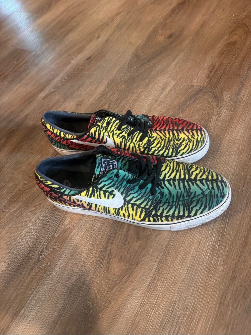Nike RastaTiger-Stripe Low-Top Sneakers